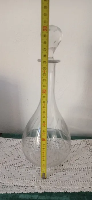 Bottiglia con tappo in vetro trasparente