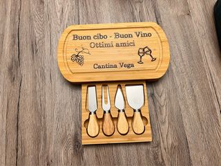 Tagliere personalizzato con coltelli
