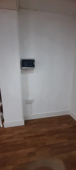 Local/oficina/almacén con WiFi,  AA y luz (sin bañ