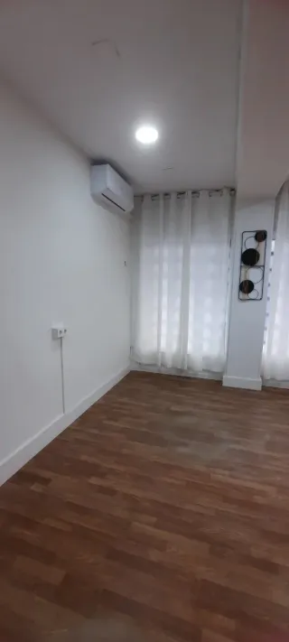 Local/oficina/almacén con WiFi,  AA y luz (sin bañ