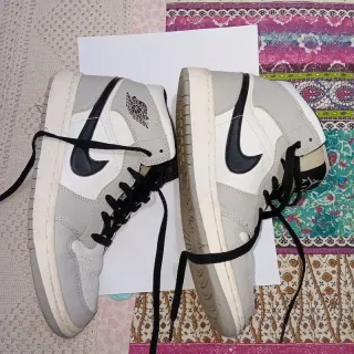 Nike Air Jordan 1 Gris y Blanco