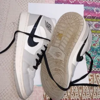 Nike Air Jordan 1 Gris y Blanco