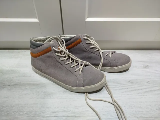 Botines Bershka grises y naranjas