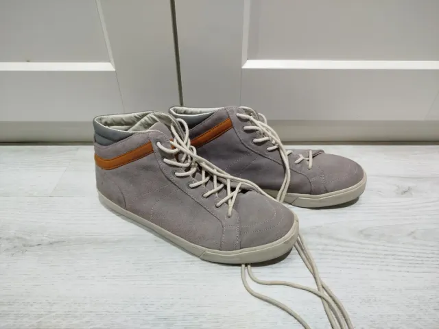 Botines Bershka grises y naranjas