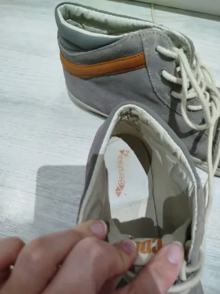 Botines Bershka grises y naranjas