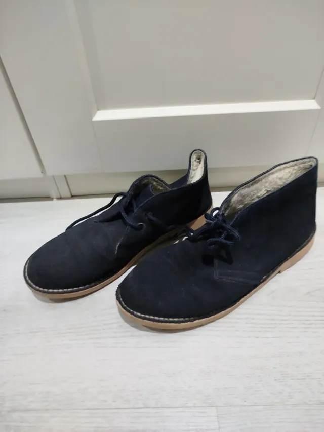 Botines de ante azul y marrón