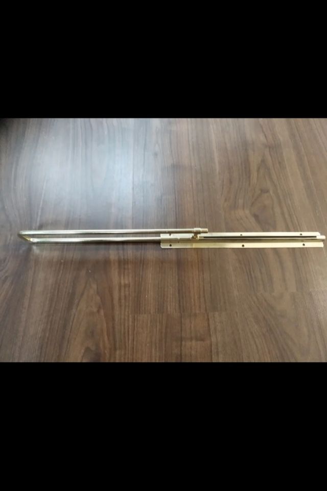 Barra cabide extensível de metal dourada