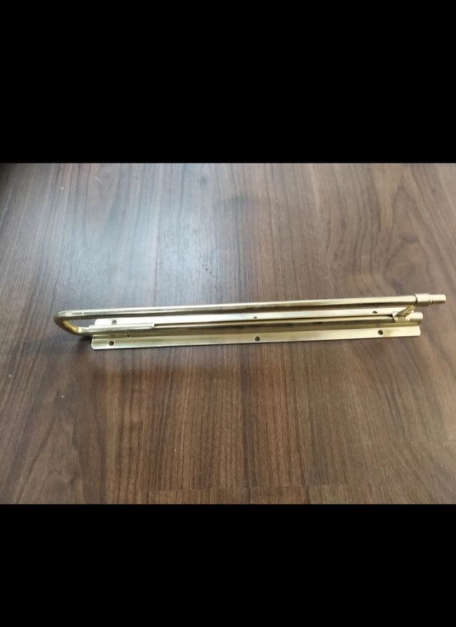 Barra cabide extensível de metal dourada