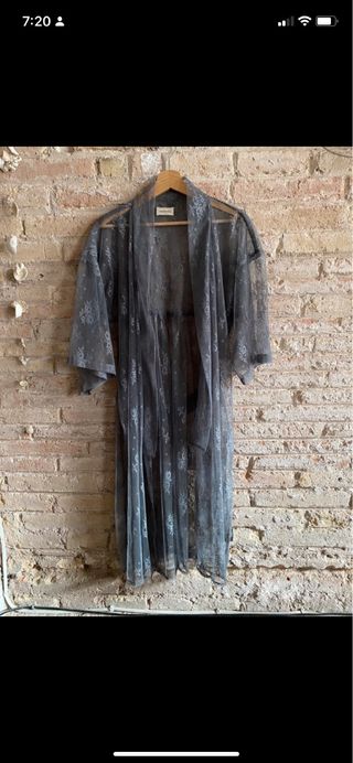 Kimono de encaje gris