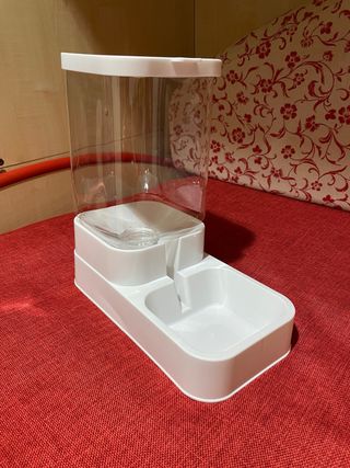 Dispenser acqua per cani