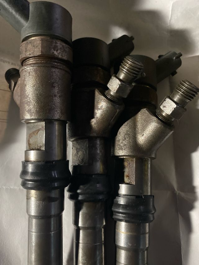 Inyector Iveco Bosch 0445110.  504088823