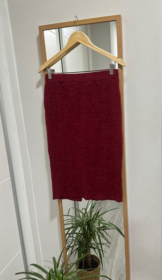 Conjunto jersey y falda burdeos invierno