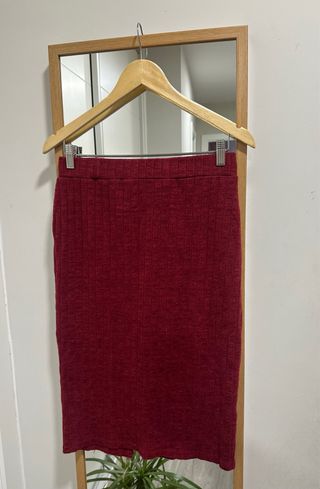 Conjunto jersey y falda burdeos invierno