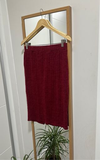 Conjunto jersey y falda burdeos invierno