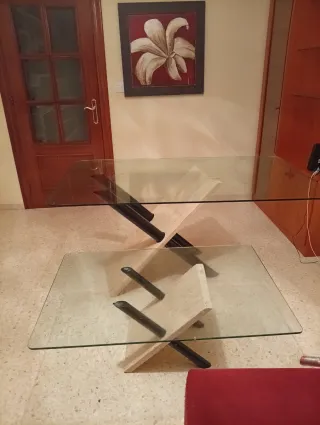 Mesa de comedor de cristal y piedra
