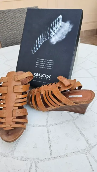 Sandalias cuña Geox cuero marro talla 40