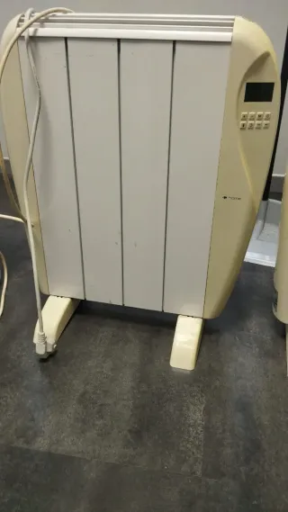 3 Radiadores Eléctricos blancos 100€ x 3 40€ x 1