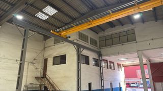 Puente grúa con polipasto desmontado