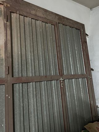 Puerta de garaje metálica