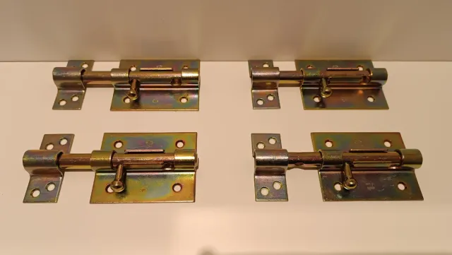 4 Cerrojos metálicos dorados