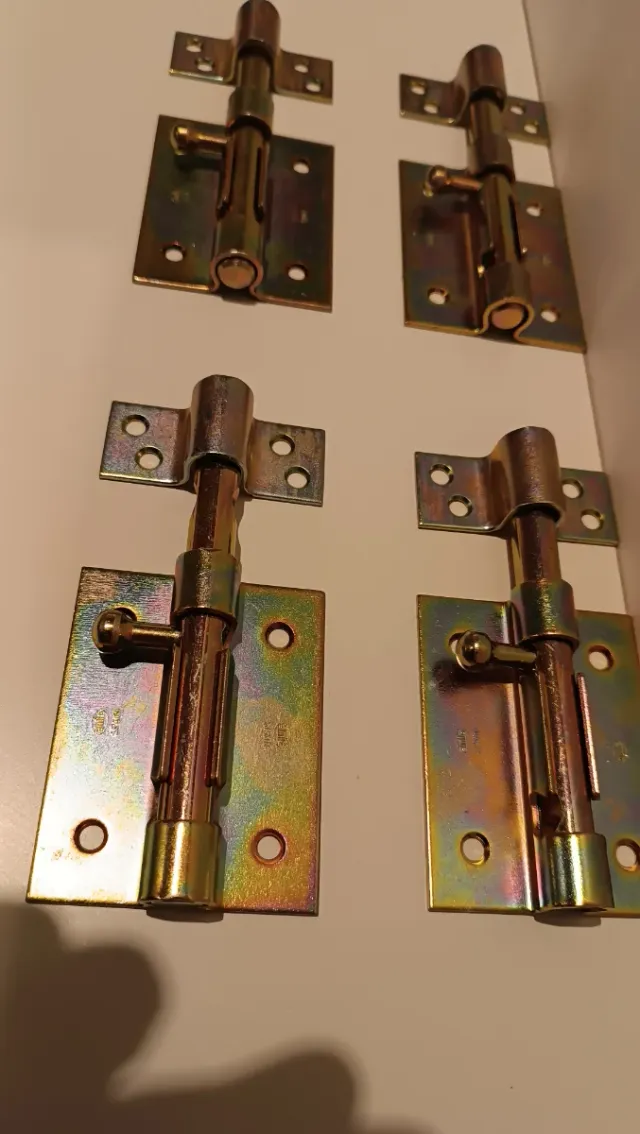 4 Cerrojos metálicos dorados