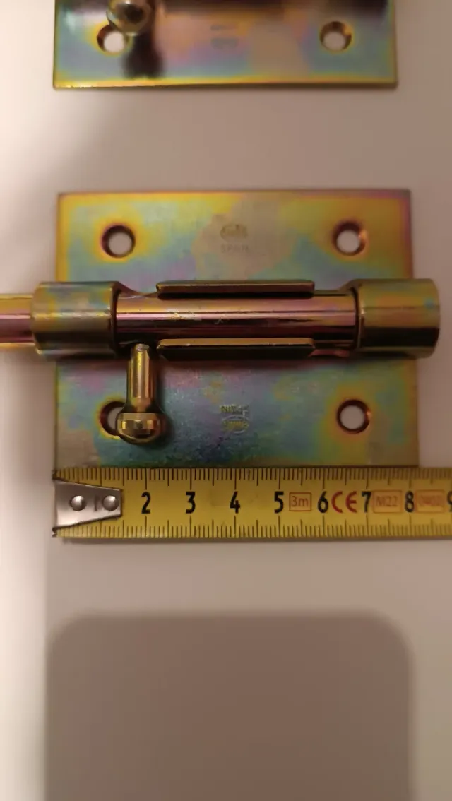 4 Cerrojos metálicos dorados