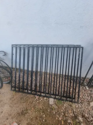 Rejas metálicas negras