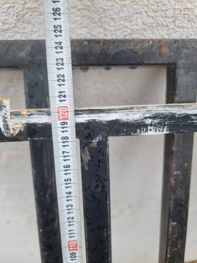 Rejas metálicas negras