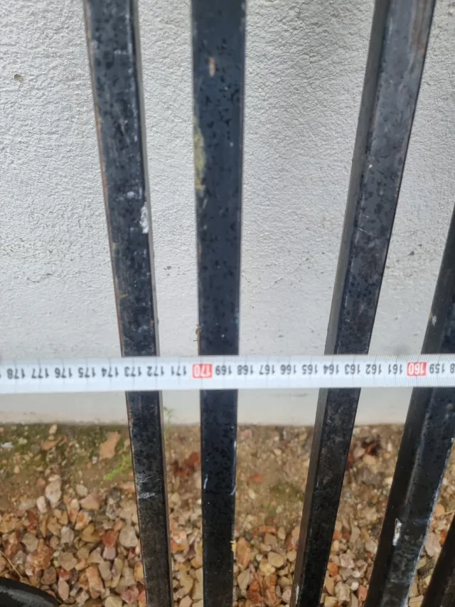 Rejas metálicas negras