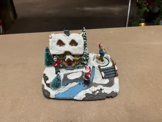 Decorazione Natalizia Casa Innevata