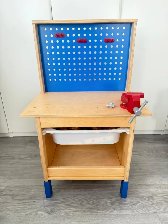 Banco de herramientas + kit herramientas