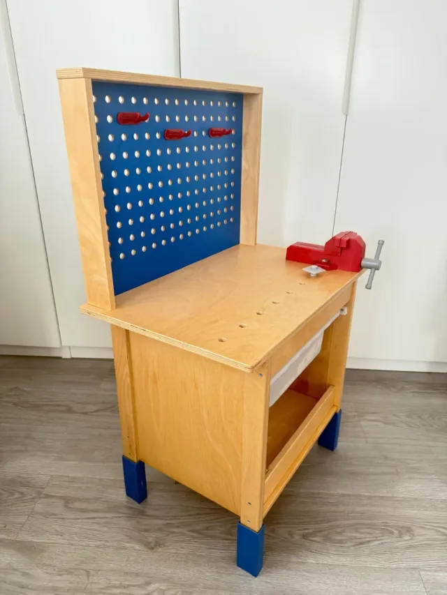 Banco de herramientas + kit herramientas