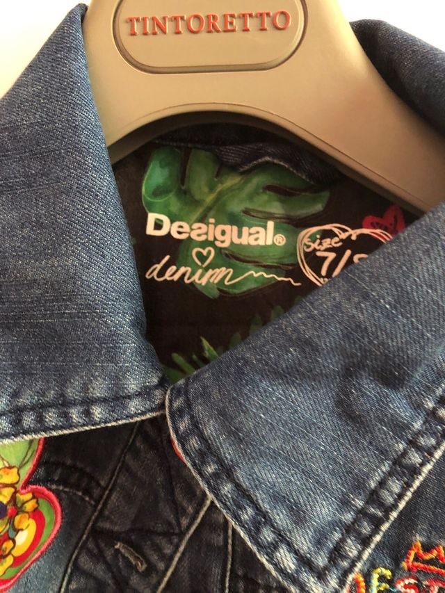 Chaqueta vaquera Desigual bordada
