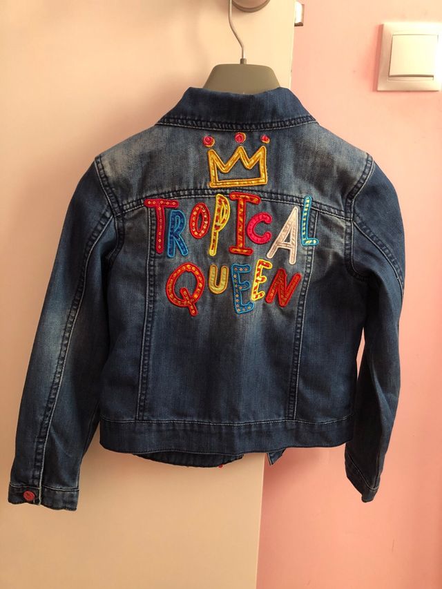 Chaqueta vaquera Desigual bordada