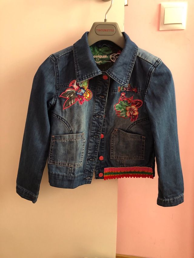 Chaqueta vaquera Desigual bordada