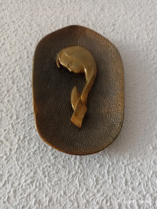 Antigua Virgen Niña Bronce con Sello