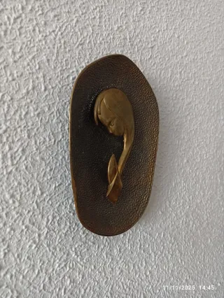 Antigua Virgen Niña Bronce con Sello