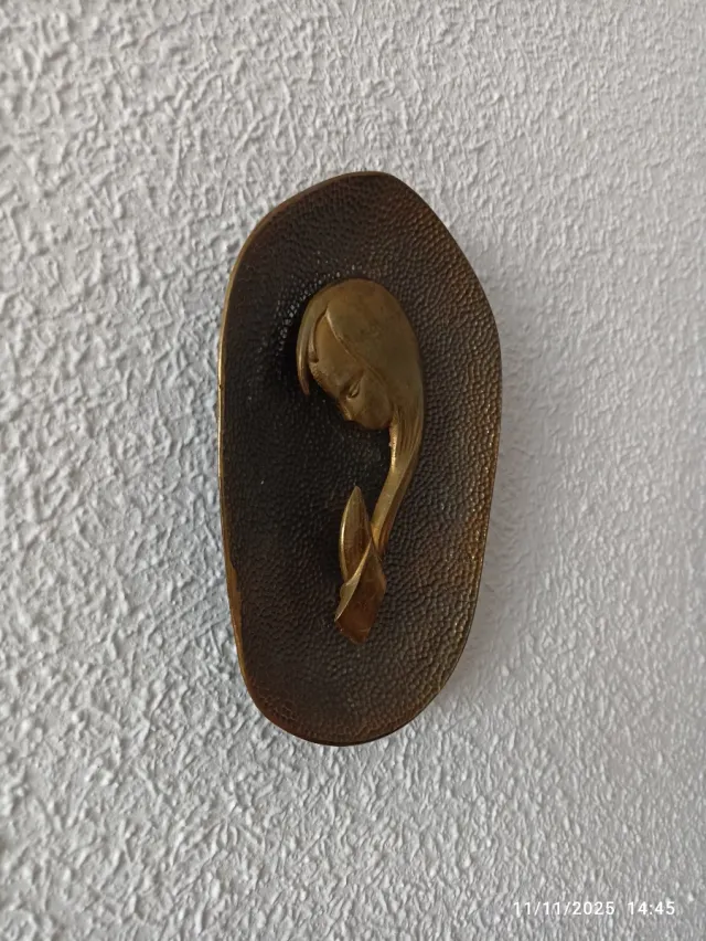 Antigua Virgen Niña Bronce con Sello