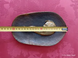 Antigua Virgen Niña Bronce con Sello