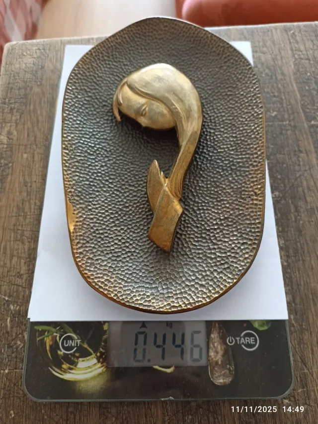 Antigua Virgen Niña Bronce con Sello