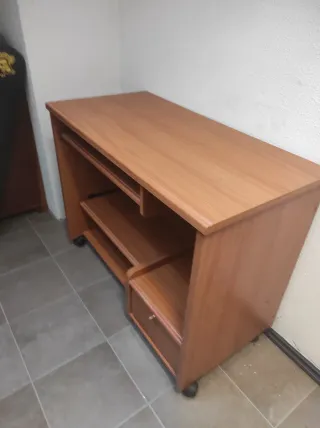 Mesa escritorio madera con bandeja
