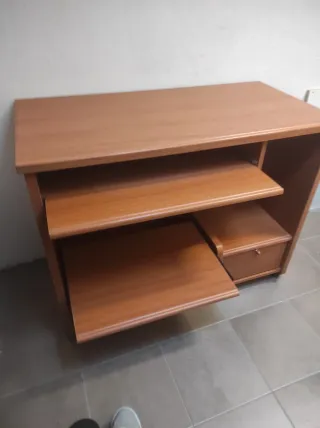 Mesa escritorio madera con bandeja