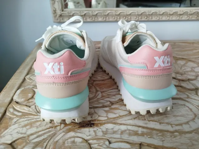 Zapatillas Xti Blancas y Rosas