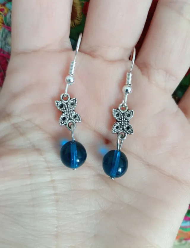 Pendientes mariposa con perla azul