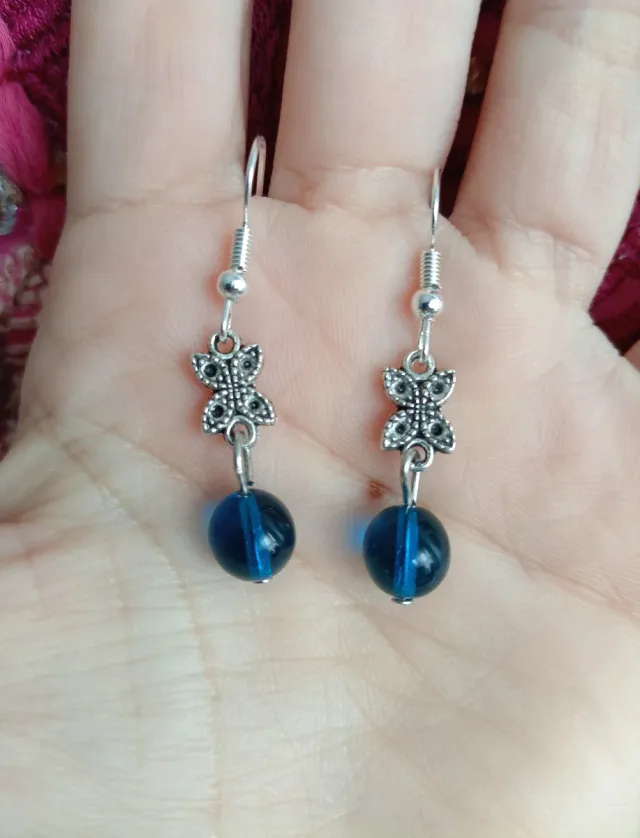 Pendientes mariposa con perla azul