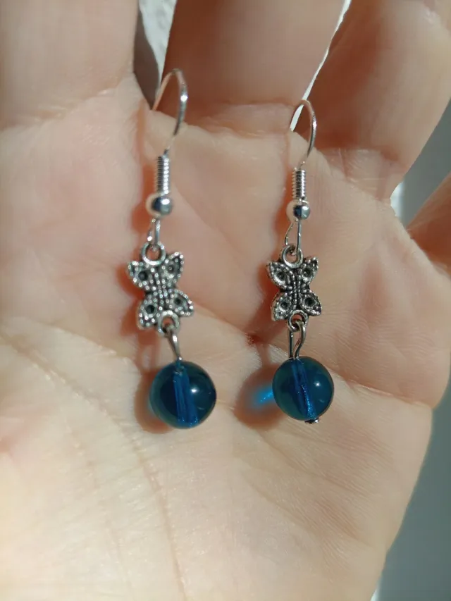 Pendientes mariposa con perla azul