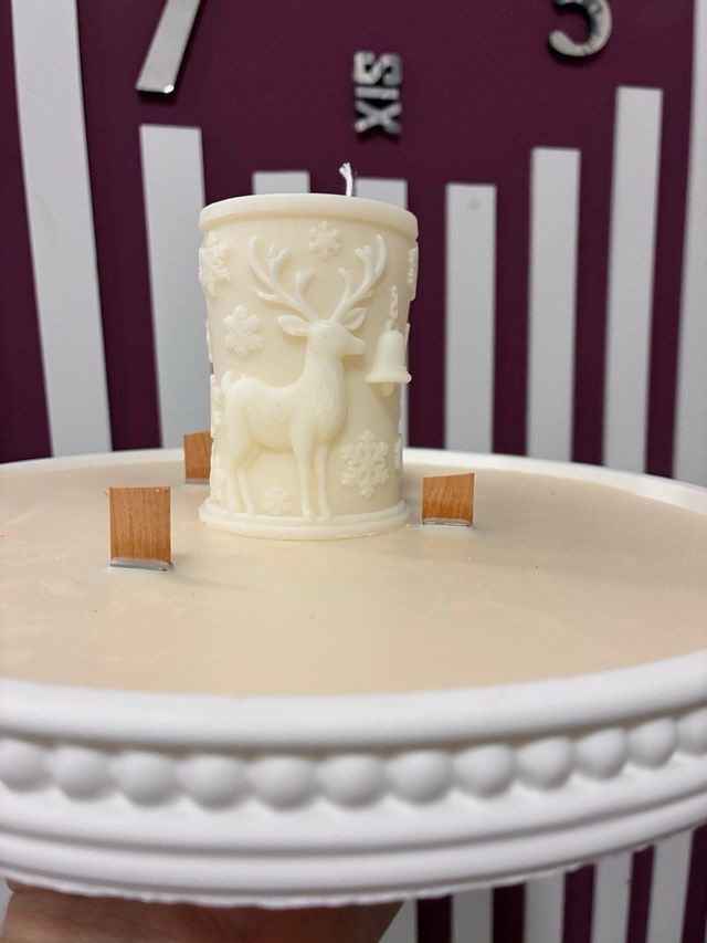 Centrotavola in gesso ceramico decorato con candel