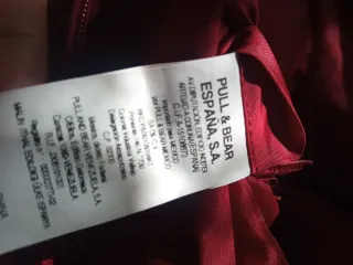 Cazadora Pull and Bear burdeos.
