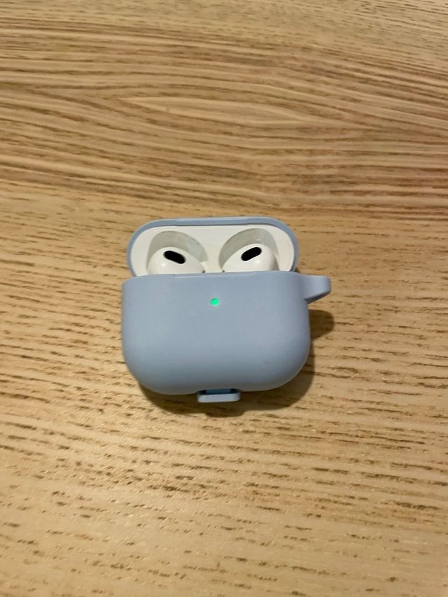 Airpods 3ª Gen , incluye funda azul y caja