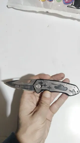 Navaja pequeña de supervivencia y en bue estado